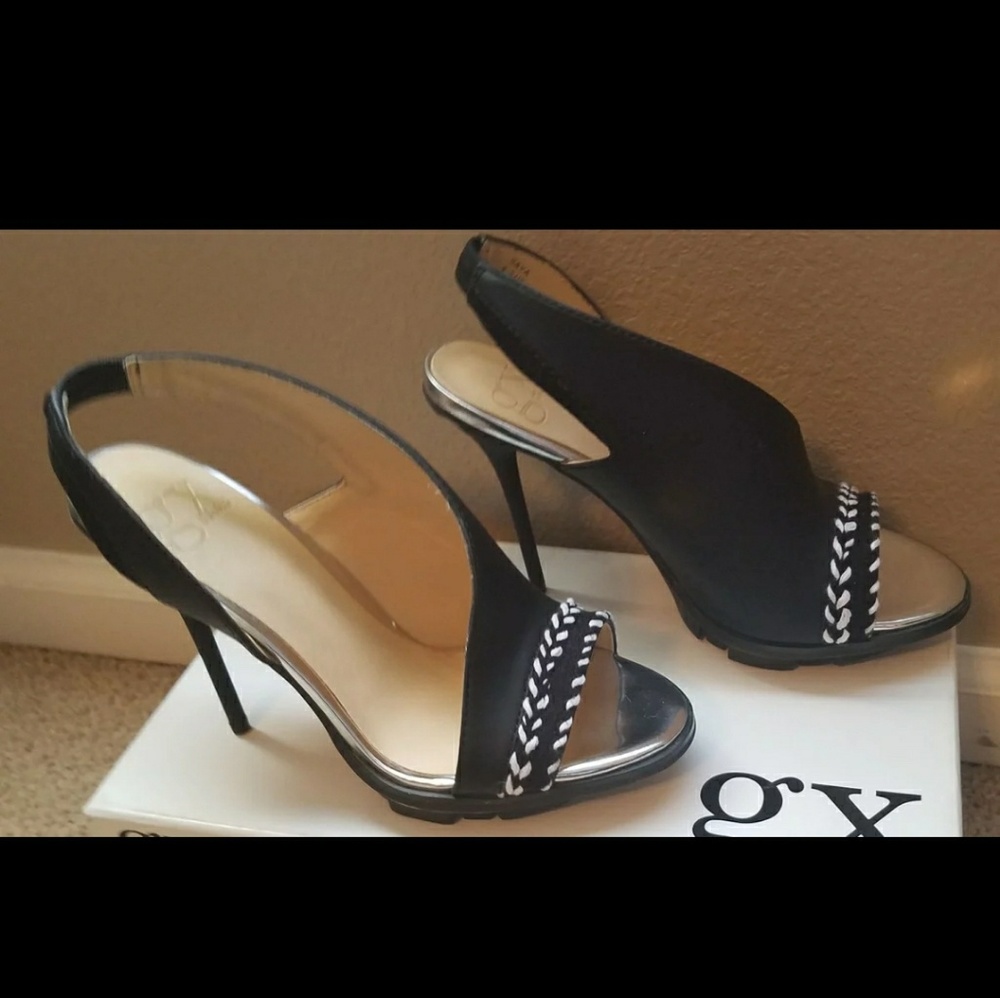 Saya Leather Pumps